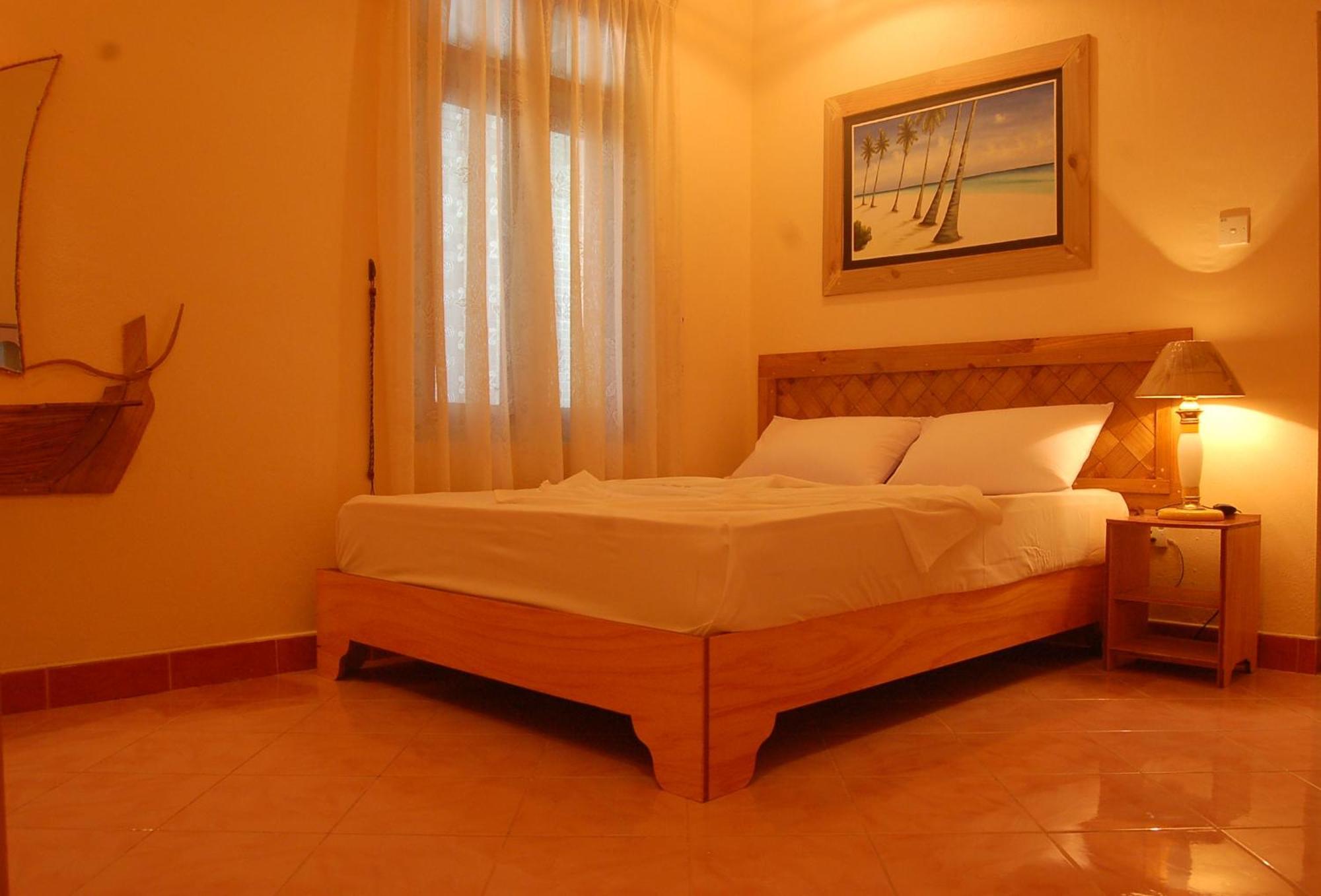 Vaali Maldives Island Escapes & Dive Hotel Felidhoo Exterior photo